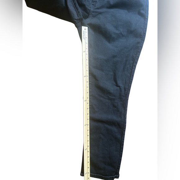 Levi’s Women’s Mid Rise Straight Signature 18 - Picture 6 of 8